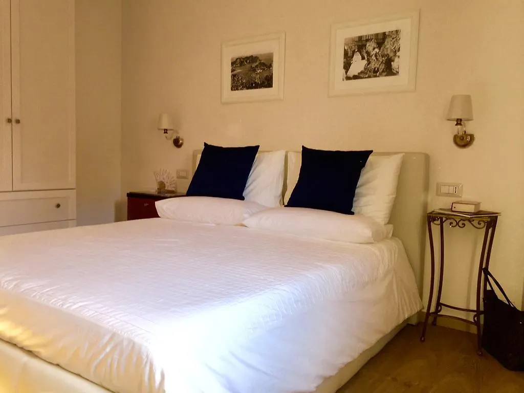 Solarium Achilles Apartment Giardini Naxos Italy